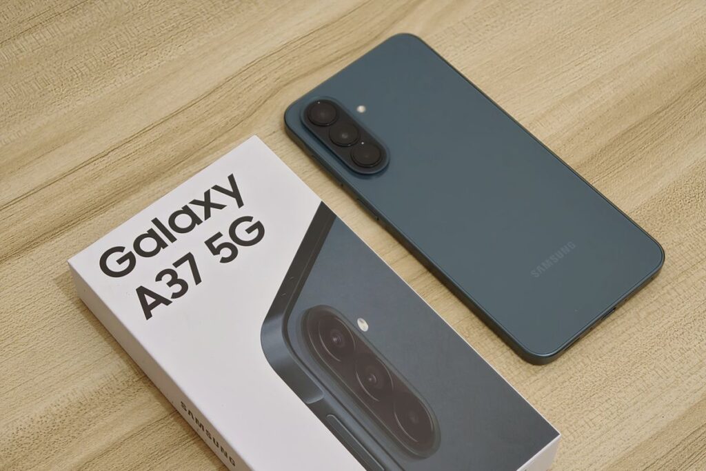 Unboxing Samsung Galaxy A37 5G, Boksnya Tipis Tanpa Charger Bikin Kaget
