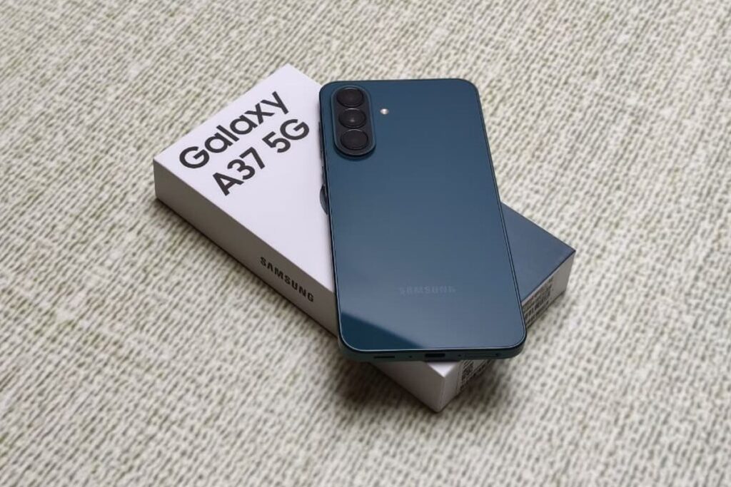 Unboxing Samsung Galaxy A37 5G, Boksnya Tipis Tanpa Charger Bikin Kaget